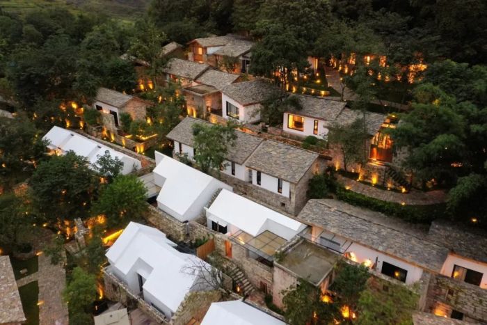 文旅融合创新示范项目丨匠庐·村晓:石头房里洞见诗与远方 - 多彩贵州